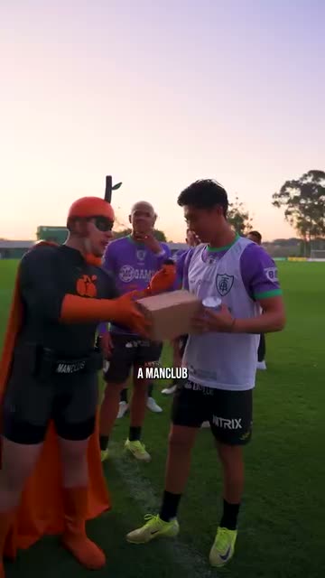 Bagoman com jogadores do América